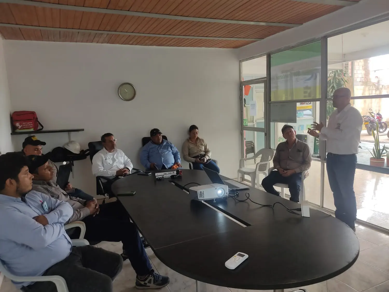 Equipo de SION SST en reunión de trabajo